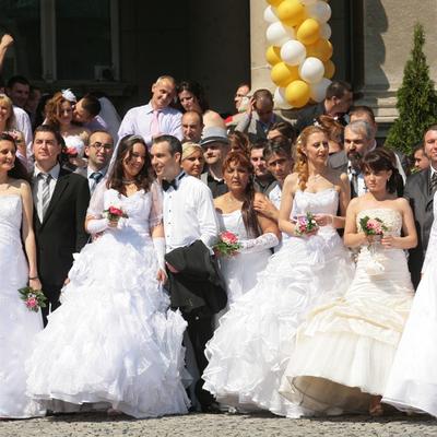 Svadba za maštanje: Tradicionalno kolektivno venčanje 17. maja ispred Skupštine grada
