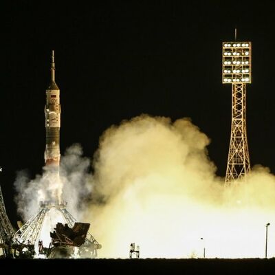 Provešće godinu dana u svemiru: Astronauti Skot Keli i Mihail Kornjenko napustili zemlju! (FOTO)