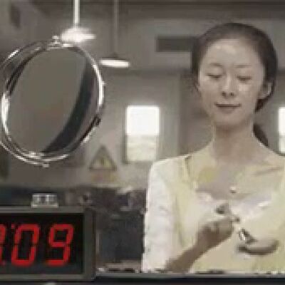 Kineski metod šminkanja za 10 sekundi: Ne uspeva svima, ali dobro će vas nasmejati! (VIDEO)