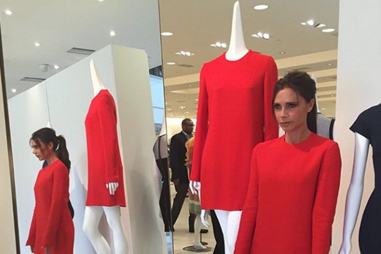 Budite zapaženi u crvenom: Idealna haljina za mršavice poput Viktorije Bekam! (FOTO)