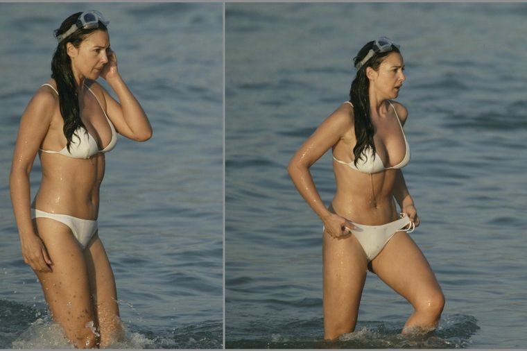 Žena bez mane: Ovako Monika Beluči izgleda u kupaćem kostimu! (FOTO)