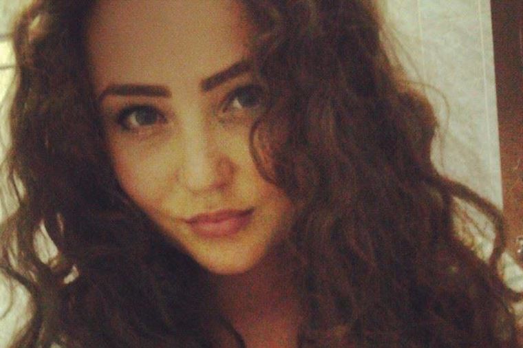 Želela je fotografiju sa krova voza: Devojka (18) poginula zbog selfija!
