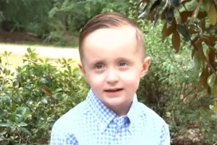 Odrasli, stidite se: Dobro delo dečaka (5) nateraće vam suze na oči! (FOTO, VIDEO)