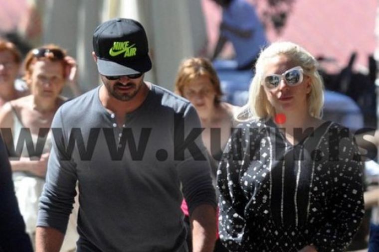 Uživali u planinskom vazduhu: Lejdi Gaga sa verenikom na Zlatiboru! (FOTO)