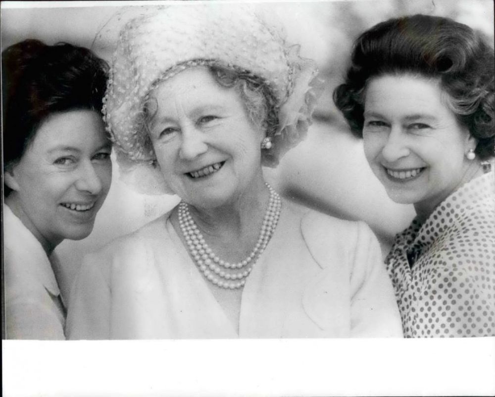 Kraljica Majka sa ćerkama Elizabetom i Margaret 