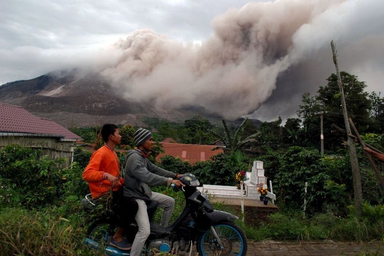 Proradio vulkan na Sumatri: Više od 1.000 ljudi evakuisano! (FOTO)