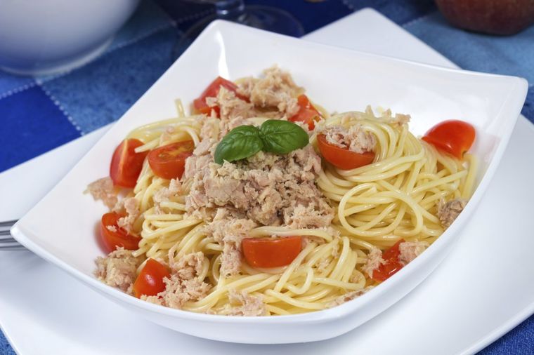 Špagete sa tunjevinom i paradajzom