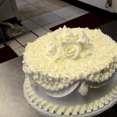 Svadbena torta gotova za 3 minuta: Umeće koje će vas oduševiti! (VIDEO)
