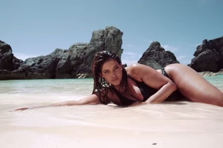 Žene, prestanite da se izvinjavate i kukate: Svako telo je stvoreno za kupaći i plažu! (VIDEO)