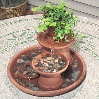 Najlepši ukras bašte: Kako da napravite fontanu od saksija (VIDEO)