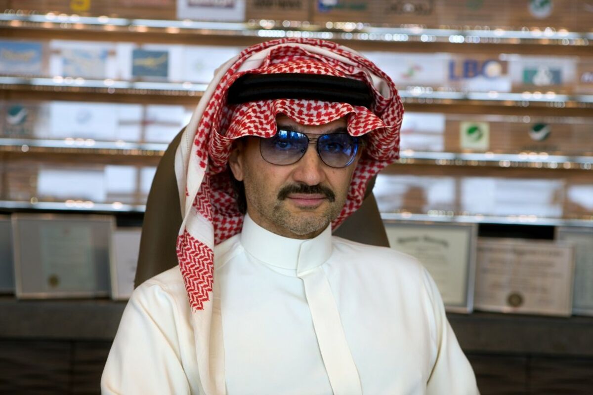 Халидом аль саудом. Принц Аль-Валид ибн Талал. Талал Аль Сауд. Саудовский принц Талал. Принц Аль-Валид ибн Талал ибн Абдель Азиз Аль Сауд.