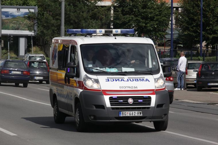U centru Beograda: Devojka (23) upala u šaht dubok 7 metara