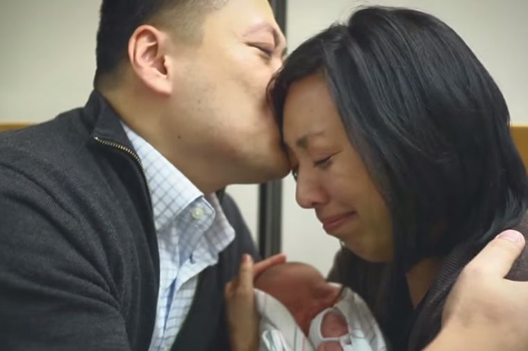 Usvojili napuštenu bebu: Rasplakaće vas trenutak kada su je ugledali! (VIDEO)