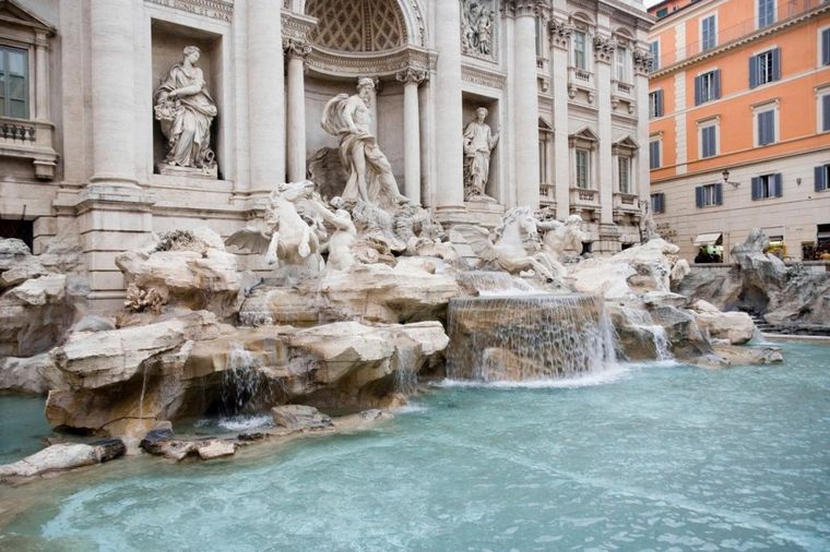 Nekad atrakcija, danas jeziv prizor: Fontana di Trevi u Rimu puna pacova!