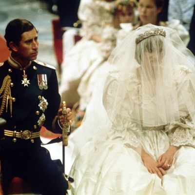 Princ Čarls ronio suze noć pre glamuroznog venčanja: Za sve je kriv jedan čovek! (FOTO)