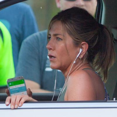 Zapustila se i ugojila: Dženifer Aniston previše uživala na medenom mesecu? (FOTO)