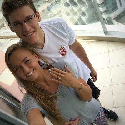 Velimir Stjepanović zaprosio devojku: Najsrećniji dan našeg plivača! (FOTO)