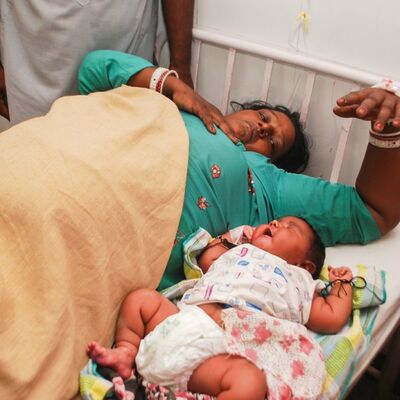 Rekord u Indiji: Rođena beba teška 6 kilograma! (FOTO)
