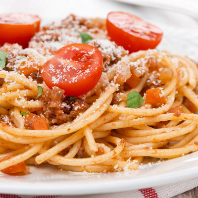 Slasne špagete sa slaninicom i belim lukom: Gotove za 15 minuta!
