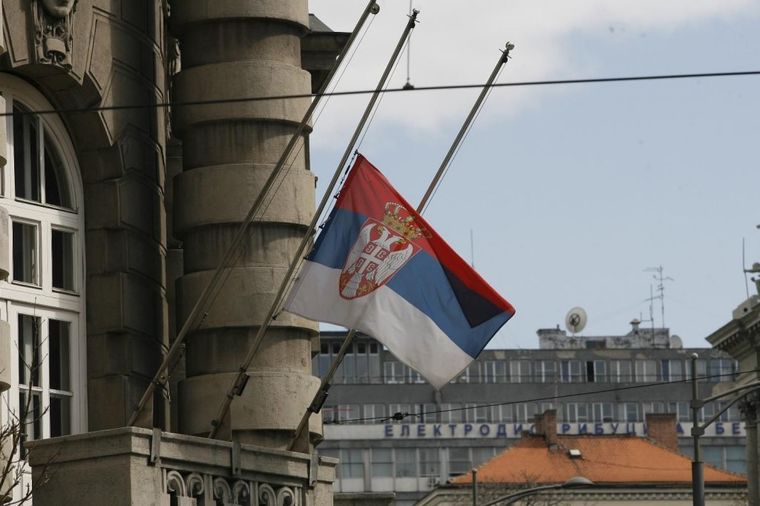Srbija saoseća sa Francuskom: Zastave na pola koplja tokom tri dana žalosti