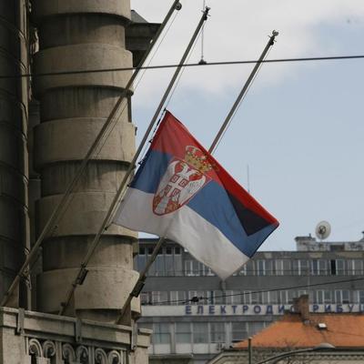 Srbija saoseća sa Francuskom: Zastave na pola koplja tokom tri dana žalosti