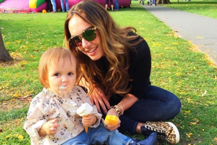 Tamara Eklston uzbrukala javnost: Intimni trenuci sa ćerkom izazvali lavinu komentara (FOTO)