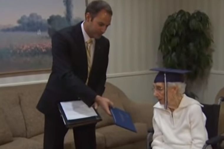Maturirala u 97. godini i zaplakala od sreće: Nikad nije kasno da ostvarite životni cilj! (VIDEO)