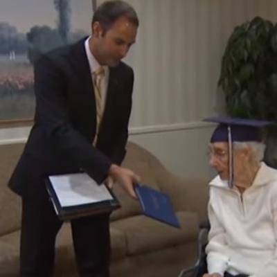Maturirala u 97. godini i zaplakala od sreće: Nikad nije kasno da ostvarite životni cilj! (VIDEO)