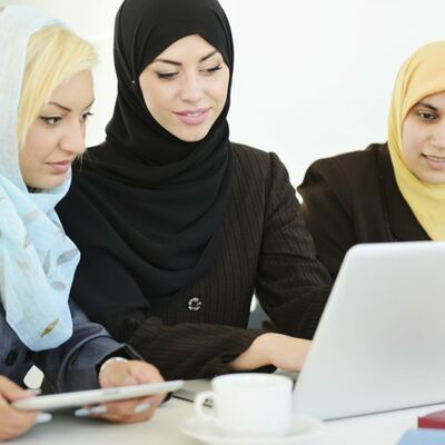 Prvi put u istoriji: Žene u Saudijskoj Arabiji učestvuju u predizbornoj kampanji!