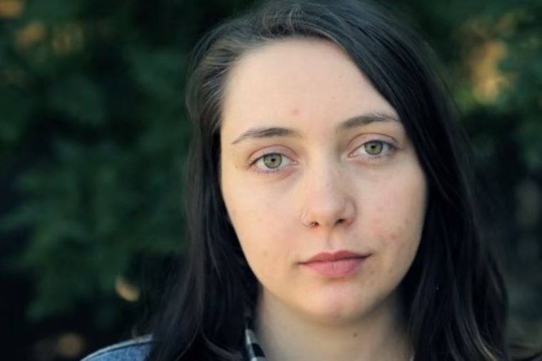 Ova tinejdžerka krije veliku tajnu: Kako je pornografija uništila njen život! (VIDEO)