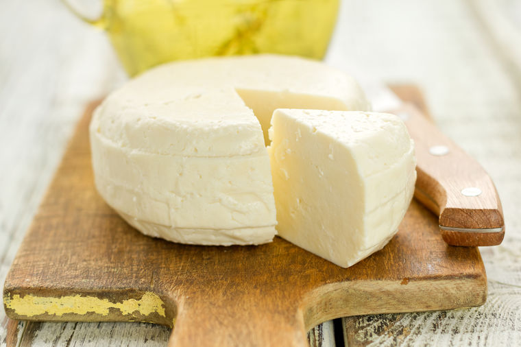 Starinski recept: Kako da napravite domaći sir!