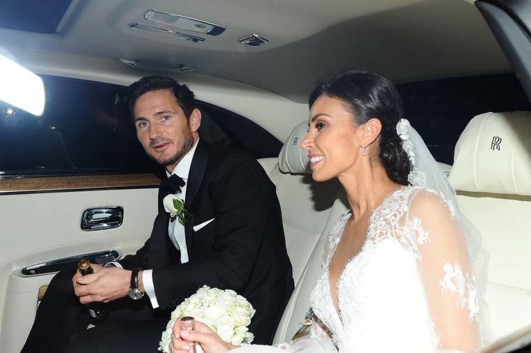 Konačno svadba: Oženio se fudbaler, mlada oduševila venčanicom! (FOTO)