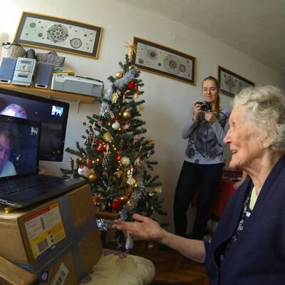 Baka Jela (92) videla sina prvi put posle 60 godina: Našla ga preko Fejsbuka!
