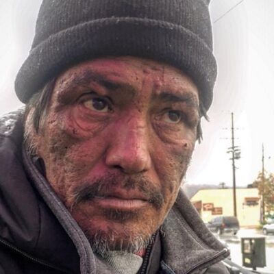 Pitala beskućnika zašto je na ulici: Njegov odgovor će vas rasplakati! (FOTO)