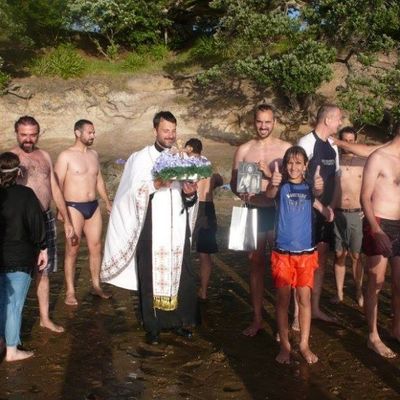 Da se ne zaborave koreni: Srbi plivali za Časni krst i na Novom Zelandu! (FOTO)