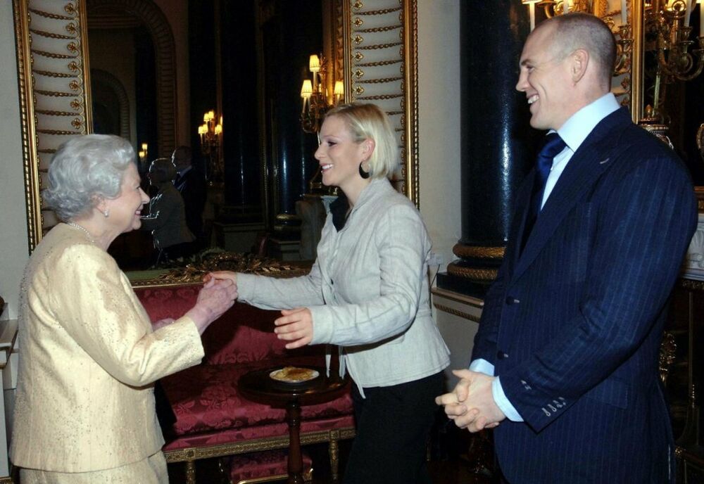Majk Tindal i Zara Filips sa kraljicom Elizabetom