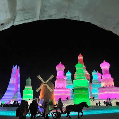 Festival snega i leda u Kini: Bajkovita magija ledenog grada oduševila turiste (FOTO)