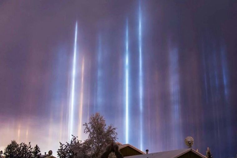 Pogledao je u nebo iznad Aljaske: Snimio svetleće čudo među oblacima! (FOTO)