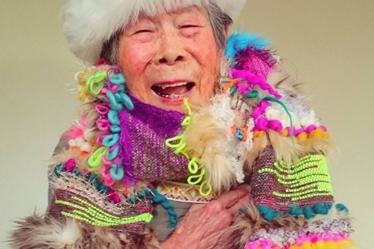 Baka (93) rastura na Instagramu: Ono što ona obuče danas, sutra postaje hit! (FOTO)