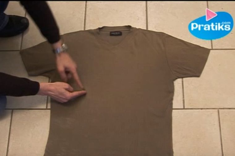Naučite kako da složite majicu za 5 sekundi: Bez gužvanja, kao da je sad ispeglana! (VIDEO)