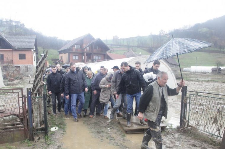 U Srbiji proglašena vanredna situacija zbog poplava: Kritično stanje u Čačku i Lučanima!