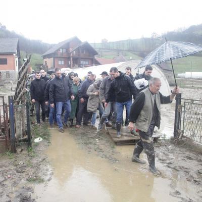 U Srbiji proglašena vanredna situacija zbog poplava: Kritično stanje u Čačku i Lučanima!