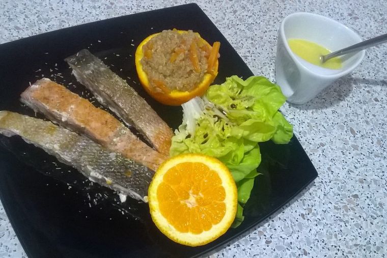Sit i fit ručak: Fileti lososa sa kinoom (FOTO)