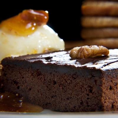 Čokoladni brauni sa orasima: Sočni kolač koji oduševljava ukusom! (RECEPT)