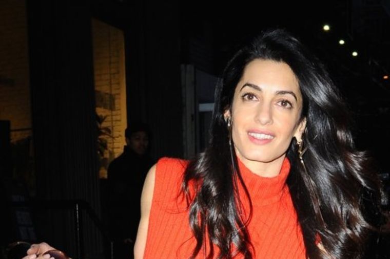 Amal Kluni se prošetala u šik čizmama: Modni kritičari su ostali bez teksta! (FOTO)