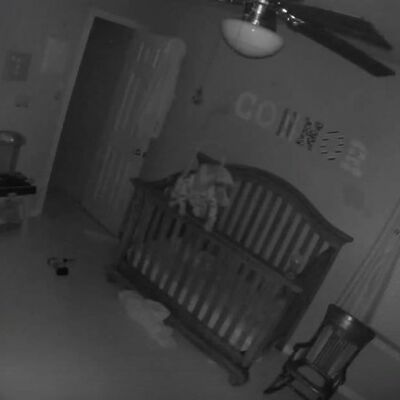 Roditelji postavili kameru u bebinu sobu: Snimak ih zaprepastio! (VIDEO)