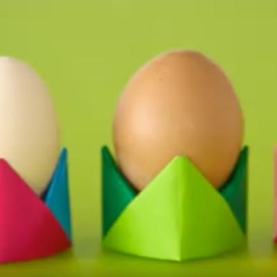 Od običnog papira napravila postolje za jaja: Prelepa uskršnja dekoracija! (VIDEO)