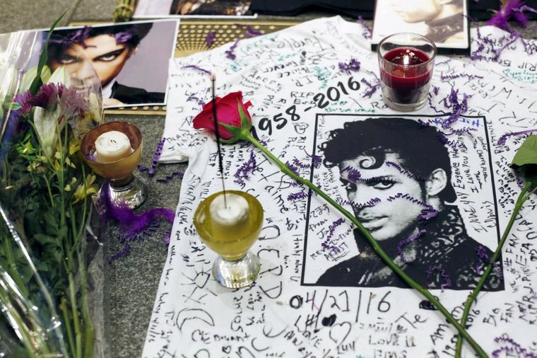 Omaž preminulom muzičaru Prinsu: Stižu priznanja iz celog sveta