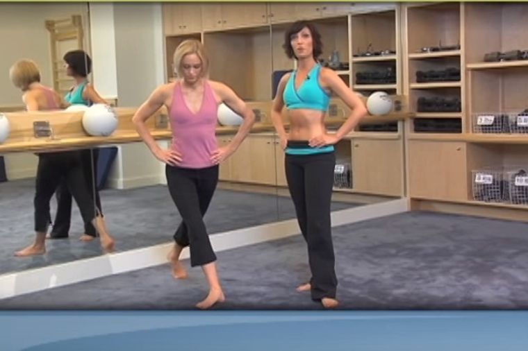 Jedna vežba gađa sve kritične zone: Zateže noge, guzu i stomak! (VIDEO)