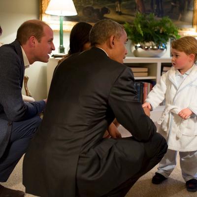 Hit na društvenim mrežama: Ovako je mali princ Džordž ugostio Obamu! (FOTO)